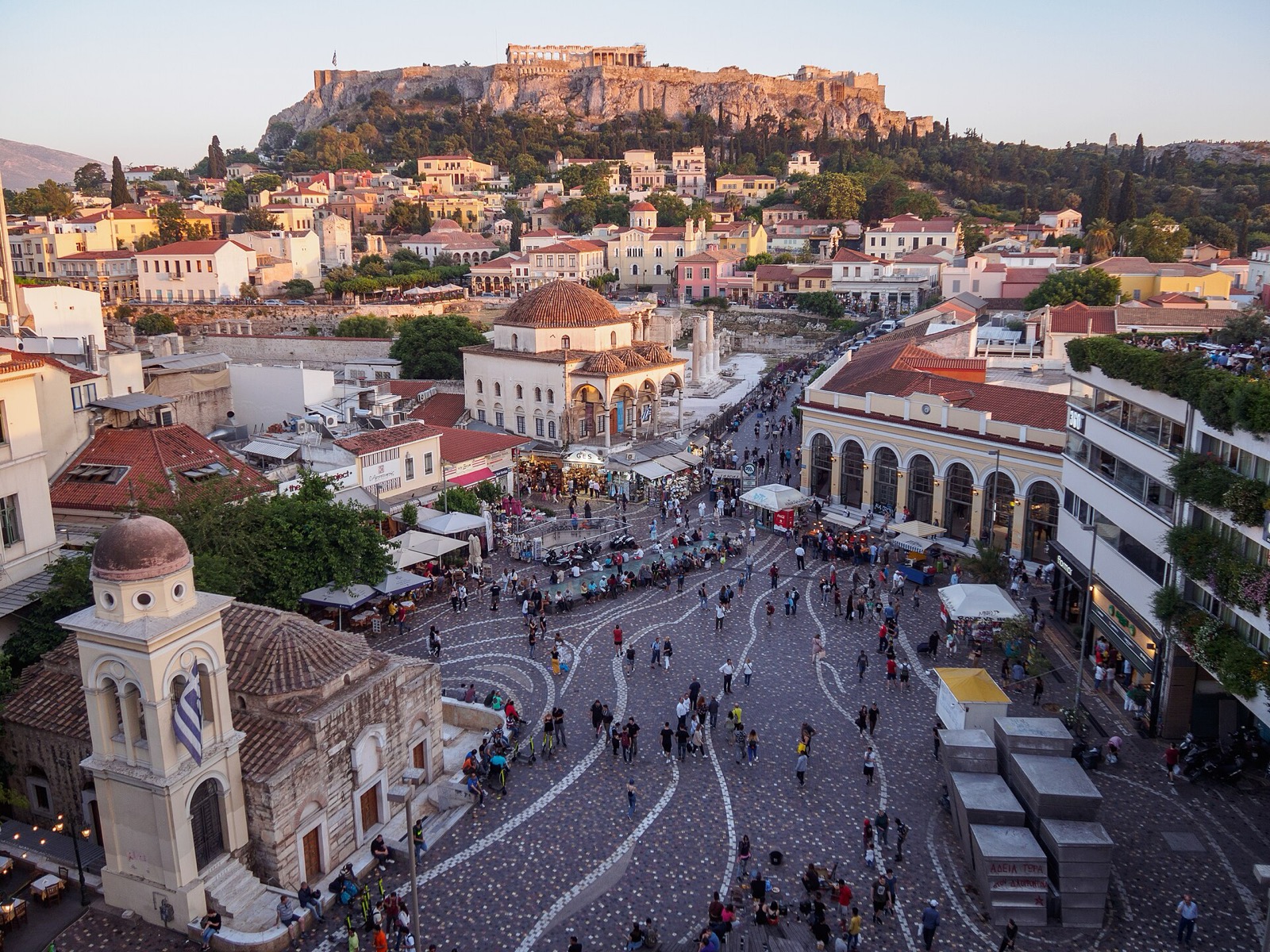 Monastiraki Meydanı ve Akropolis — Koukaki, Akropolis'in güney eteğindeki komşu semttir